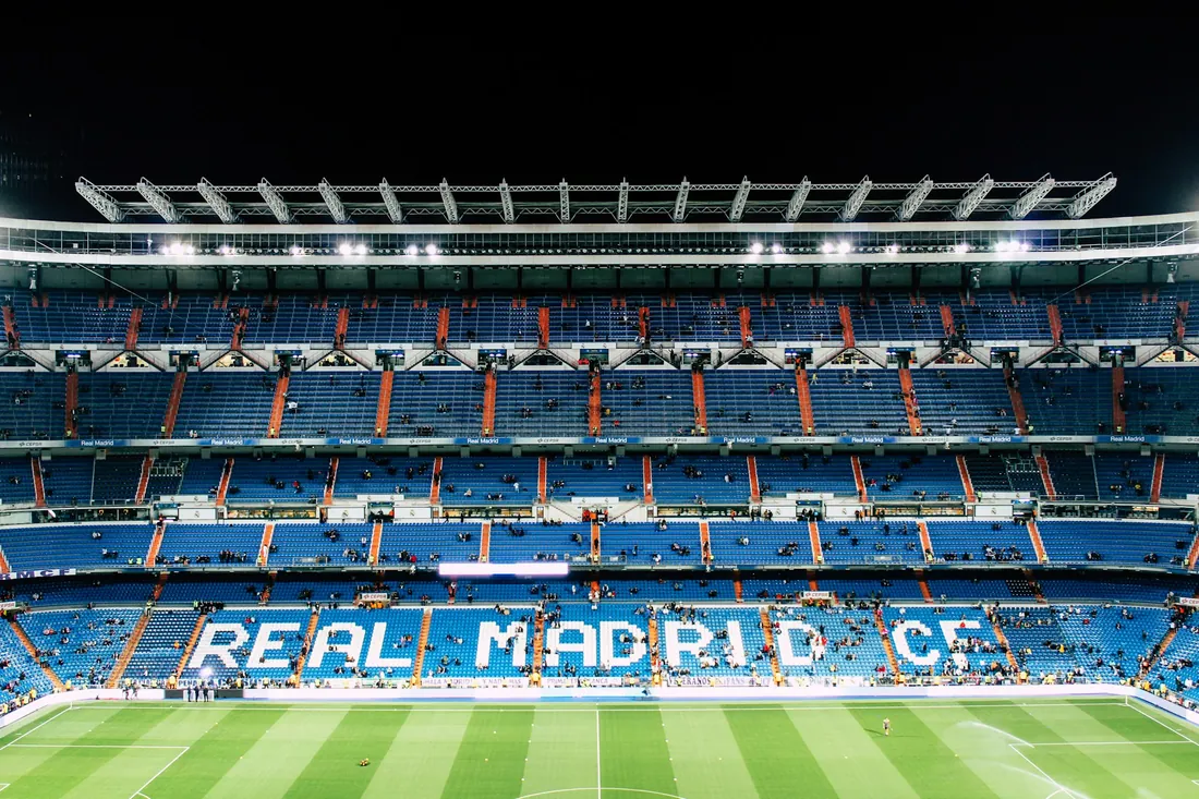 Estádio profissional lotado